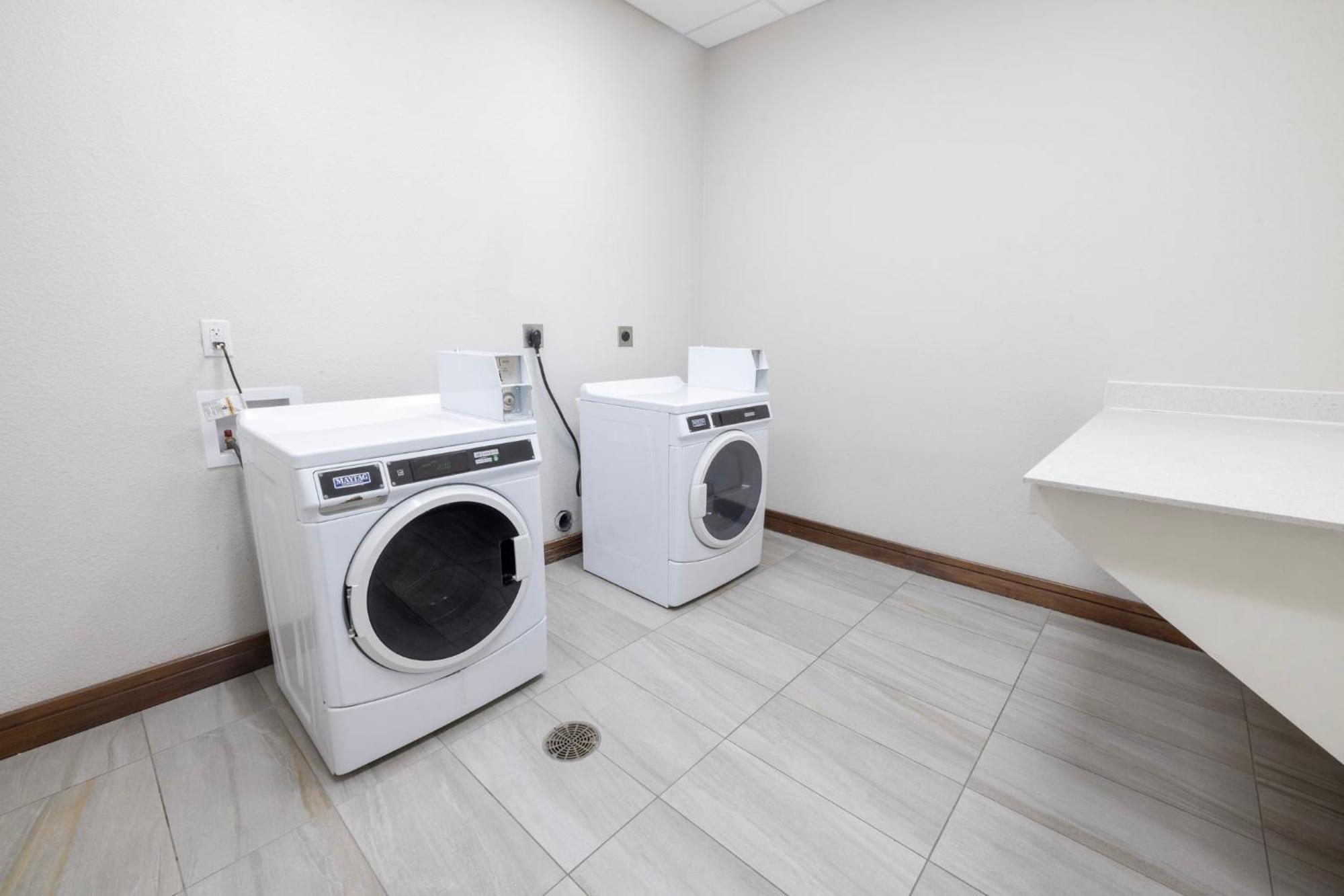 Holiday Inn Express & Suites Dallas Ne Arboretum Garland Luaran gambar
