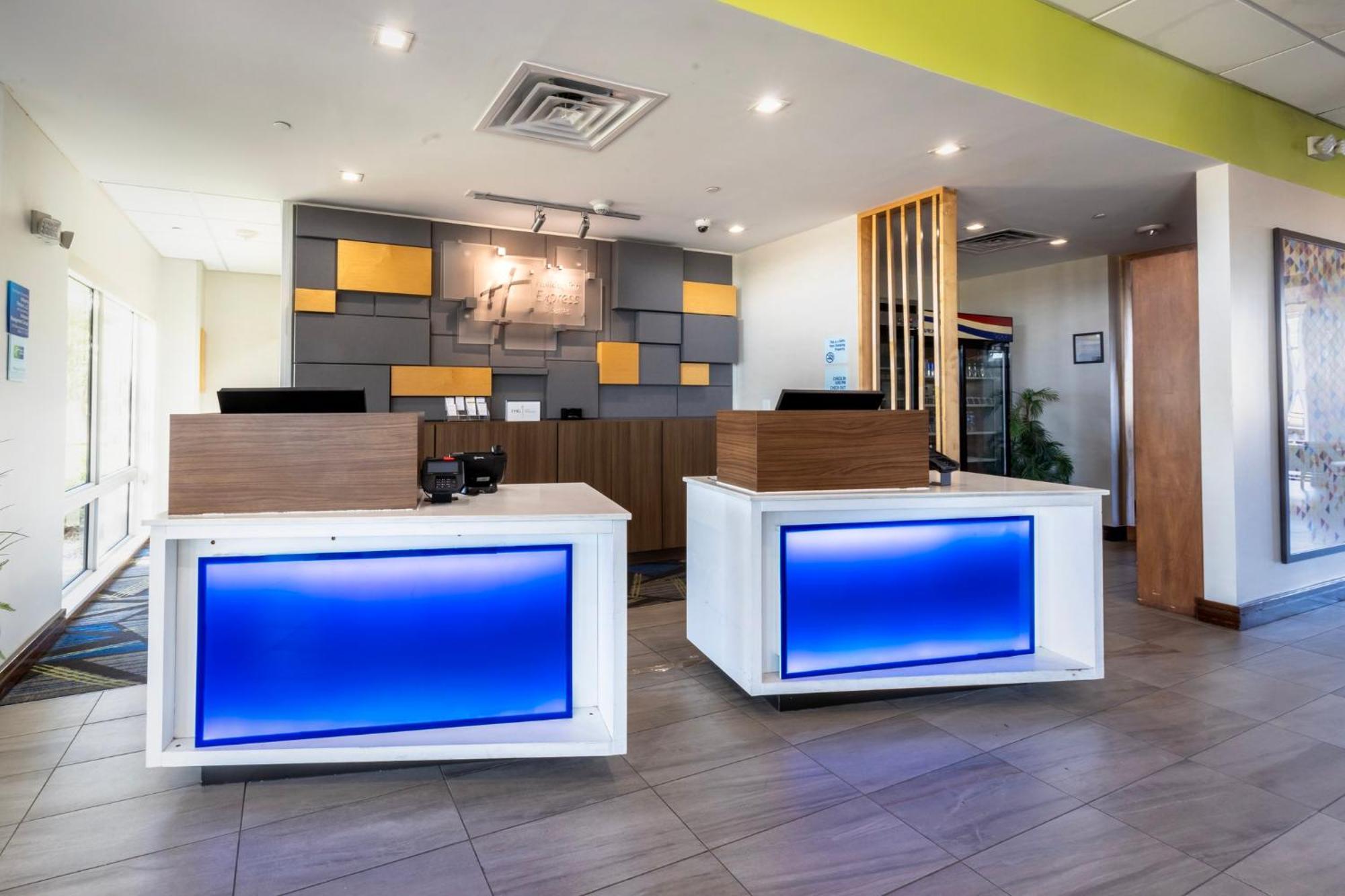 Holiday Inn Express & Suites Dallas Ne Arboretum Garland Luaran gambar