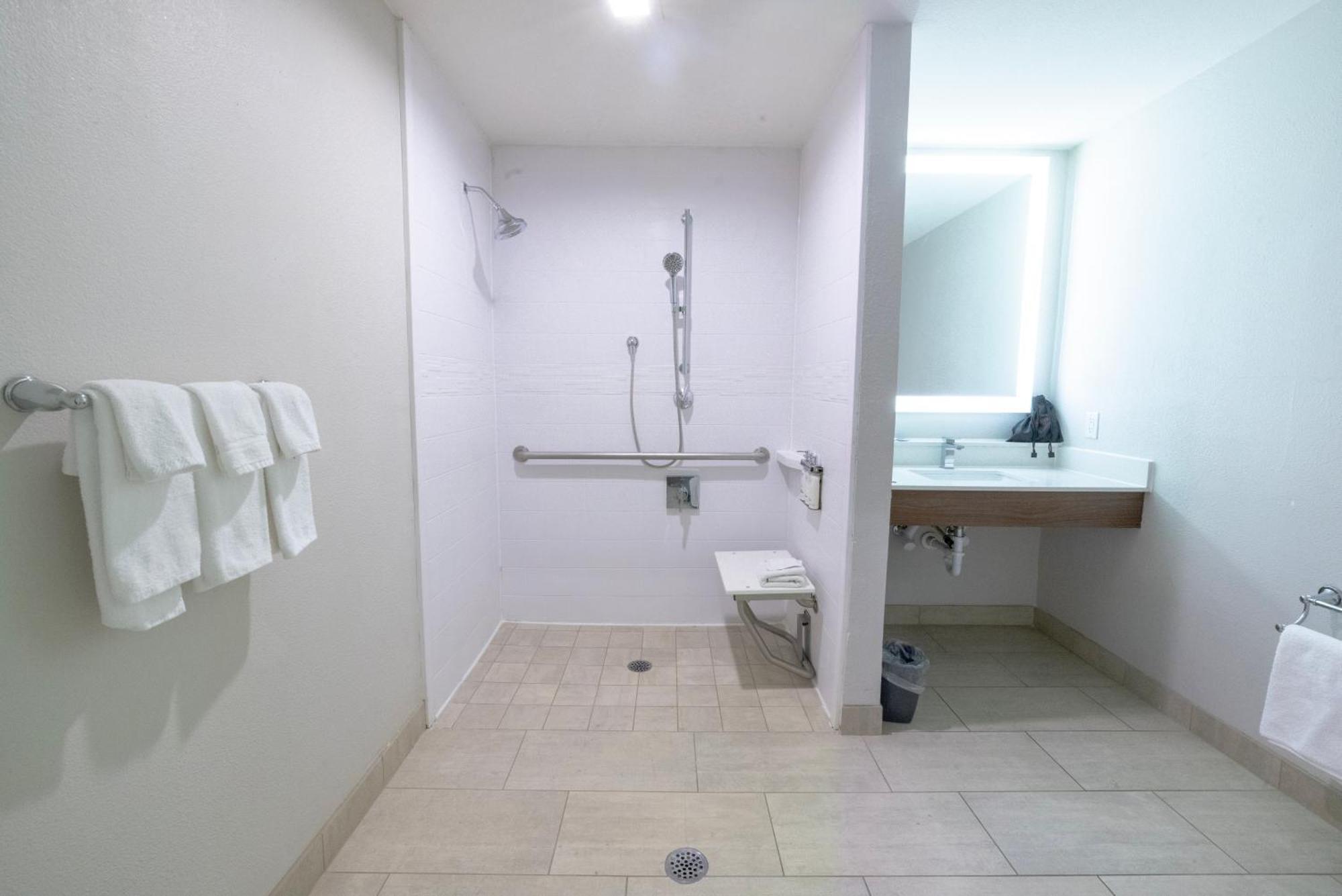 Holiday Inn Express & Suites Dallas Ne Arboretum Garland Luaran gambar